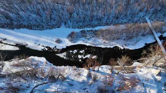 航拍大兴安岭不冻河根河雪景