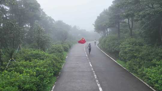 深圳梧桐山与红旗飘扬