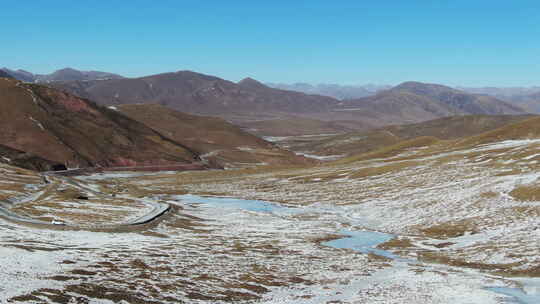 航拍青海西宁高原冰川山脉公路