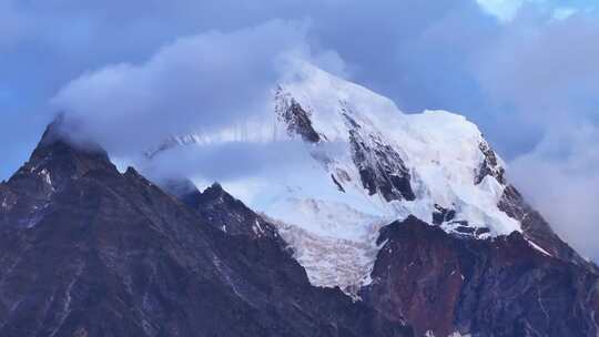 长焦航拍雪山