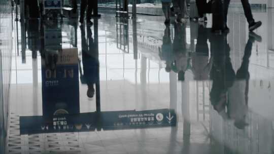 机场行走的人旅行奔波视频素材模板下载