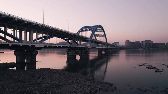 航拍杭州钱塘江上大桥