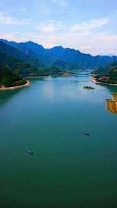 山水湖泊航拍全景