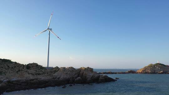 海岸风车唯美海边风车海上风力发电机潮汐能