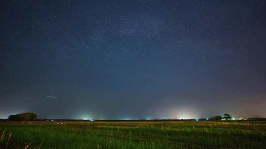 草地夜空