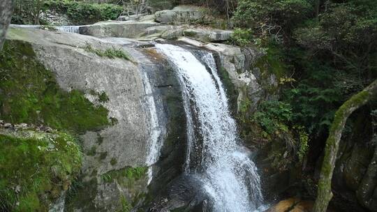 天台山石梁飞瀑瀑布水流