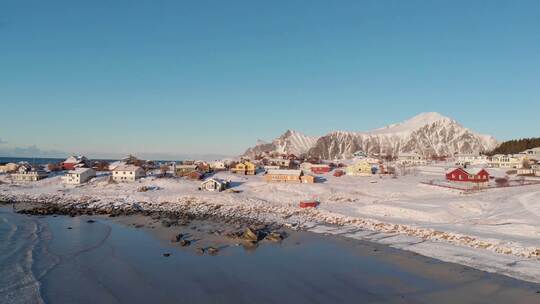 4K冬日风景雪景雪山湖面云彩海面