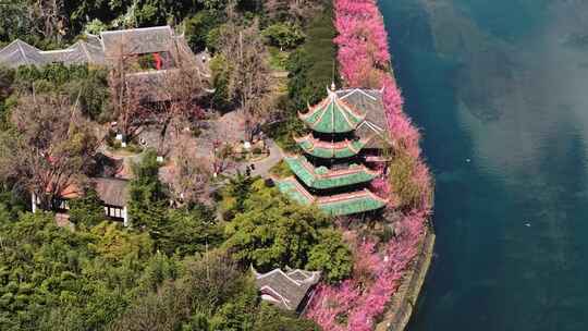 城市河流两岸风光全景