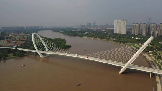 南京地标建筑南京之眼步行桥城市风光航拍