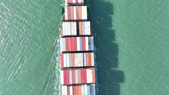 轮船进港航拍货轮航行集装箱货船远洋运输船视频素材模板下载