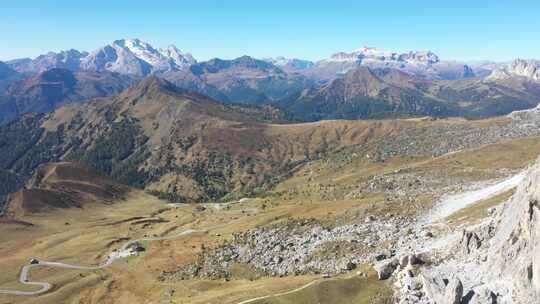 意大利阿尔卑斯山多洛米蒂山脉的鸟瞰图视频素材模板下载