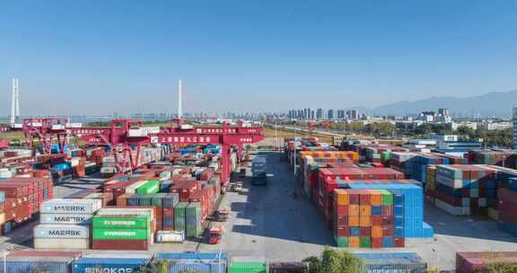 九江市城西港集装箱码头货柜堆场航拍延时