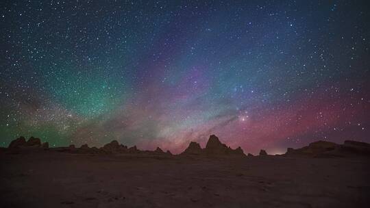 青海鄂博梁丹霞地貌银河星空