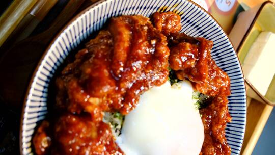 日式料理美食 鸡肉饭 抹茶 美女吃饭