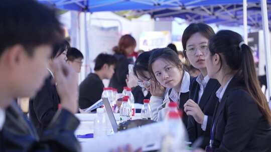 高校大学生毕业校园招聘会双选会