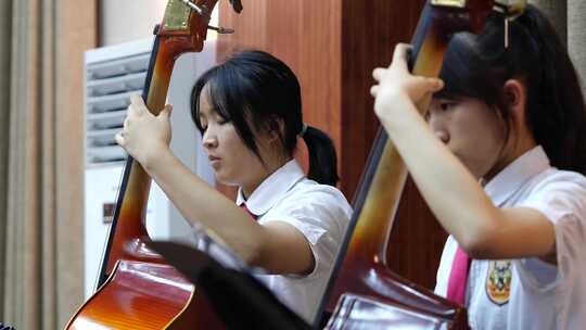 学校音乐会演奏团练习