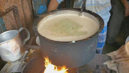 街头食品。牛奶饮料。不卫生的条件。