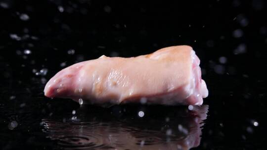 肉类食材掉落落入水中慢镜头视频素材视频素材模板下载
