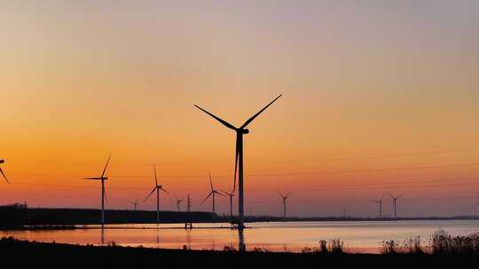 航拍夕阳湖泊风力发电机组乡村振兴环保能源视频素材模板下载