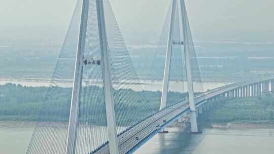 武汉青山大桥长焦环绕上摇镜头