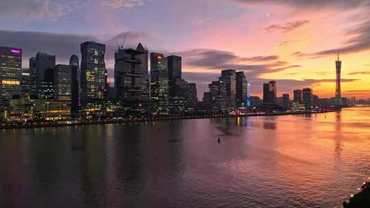 广州珠江边璀璨的城市夜景