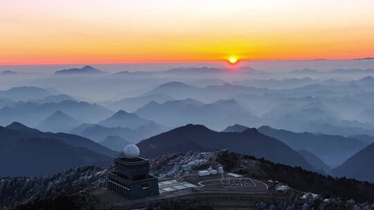 杭州临安大明山牵牛岗绝美日出云海天文台