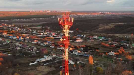 村庄5G蜂窝或收发站的电信塔。