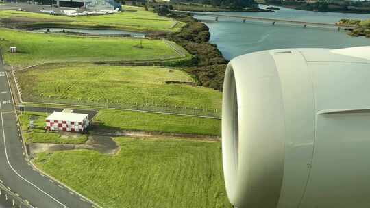 国航飞机滑行落地新西兰奥克兰机场