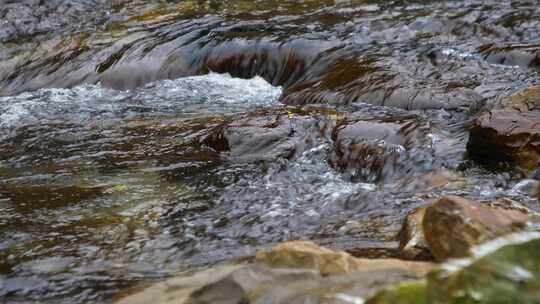 小溪流水水流