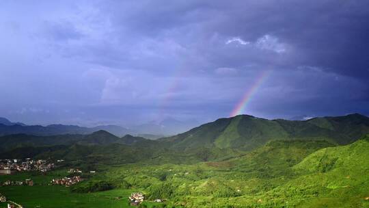 中国美丽乡村山区彩虹