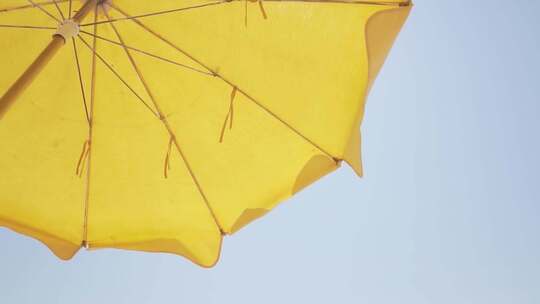 黄色遮阳伞 沙滩伞