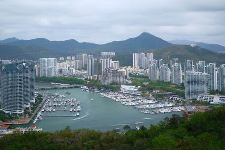 海南三亚城市风光游艇海湾海港