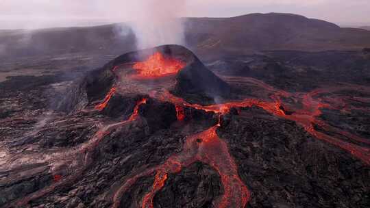 火山爆发岩浆流动