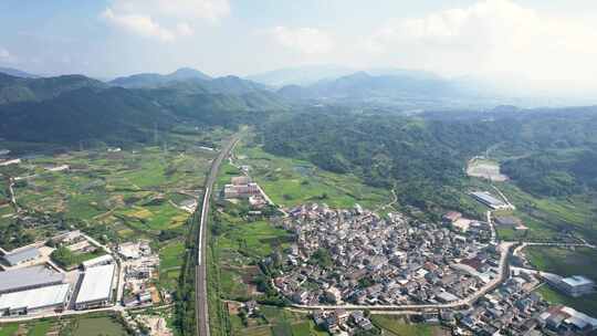 高铁驶过村庄风景航拍