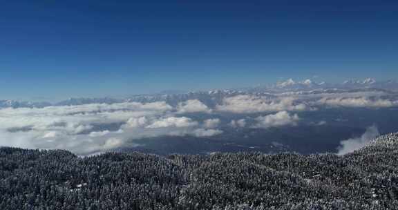 高清实拍瓦屋山冬天雪景雪山森林