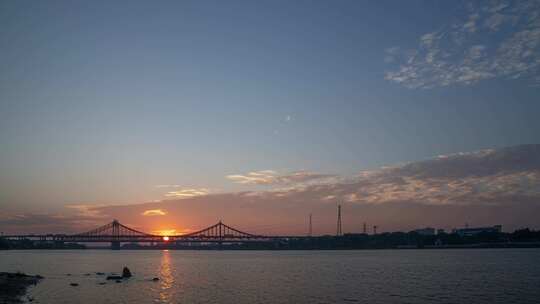 夕阳下的东莞东江大桥夜景延时