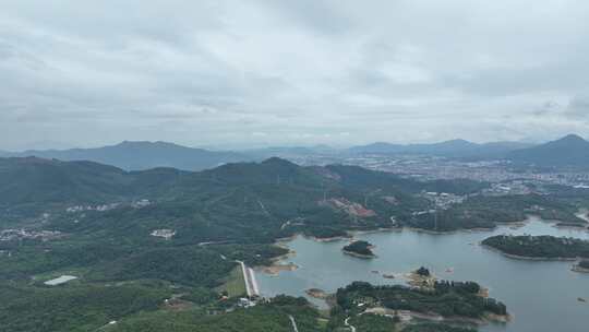 阴天农村水库乡村山村森林山峰生态环境航拍