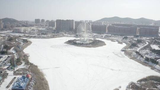 雪地里嬉戏的人群视频素材模板下载