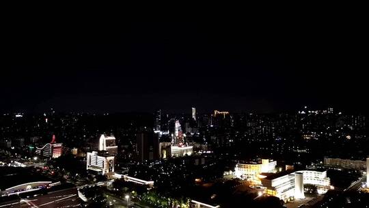 夜幕降临时城市灯火的延时摄影