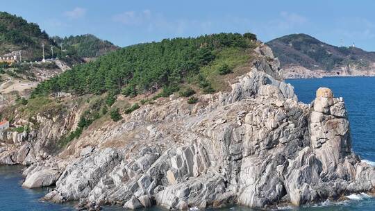 航拍威海市环翠区北环海路猫头山秋季风景