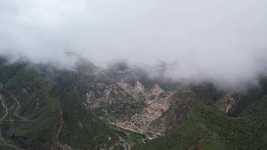 航拍大青山 穿云 草原 大山 高原 草原