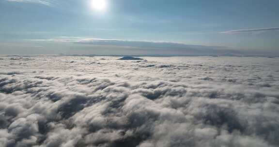 浓雾森林云海云层飘动高山流云云海翻滚