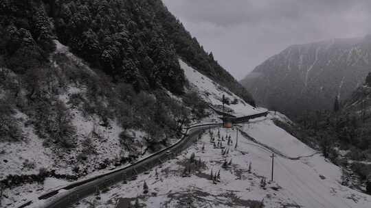 云南独龙江贡山贡独公路航拍雪山垭口风光