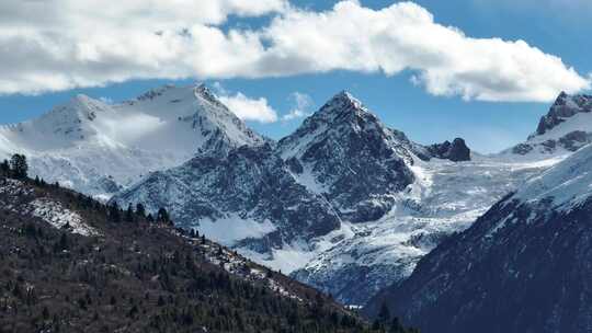 四川甘孜德格县雪山航拍雀儿山脉航拍