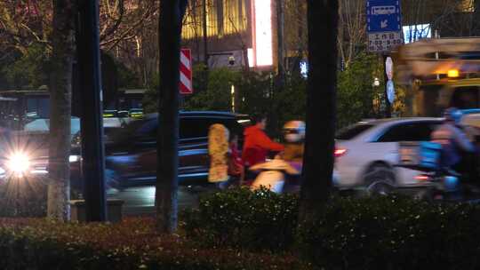 都市城市夜晚夜景人群行人人流汽车车辆车流