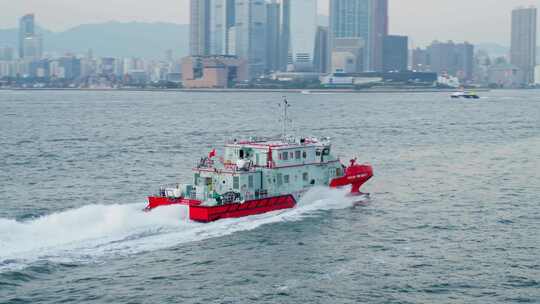 香港消防船海上航行巡逻