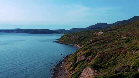 撒丁岛飞过海边的风景