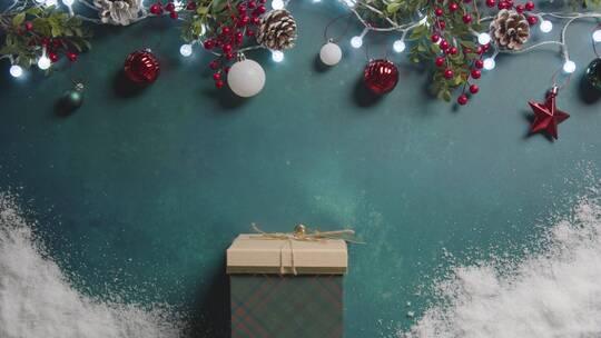 打开圣诞礼物盒子的手视频素材模板下载