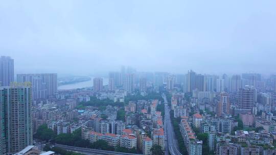 暴雨过后雨雾天气朦胧广州城市建筑群航拍
