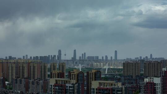 城市建筑楼群天际线乌云风雨欲来